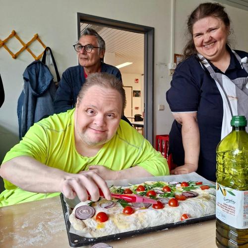 Samen pizza maken in het kookatelier
